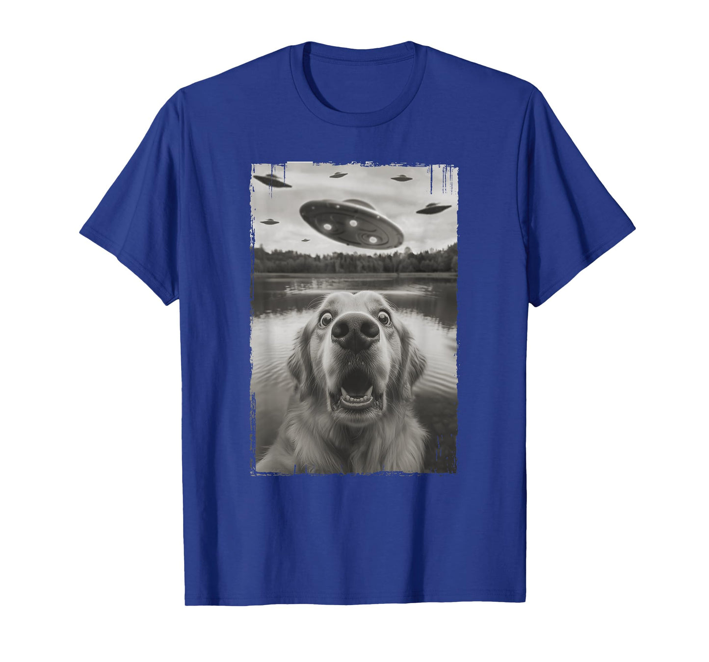 Golden Retriever Selfie with UFO - Funny Golden Retriever T-Shirt