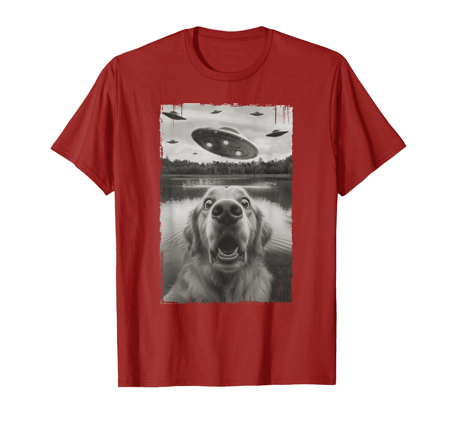 Golden Retriever Selfie with UFO - Funny Golden Retriever T-Shirt