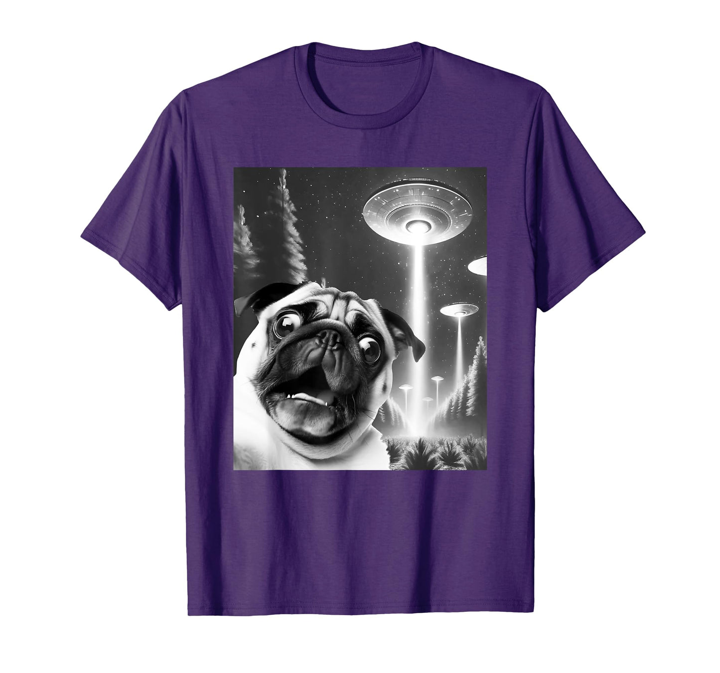 Funny Pug Alien UFO Taking a Selfie Dog Mom Dad Men Women Kids T-Shirt