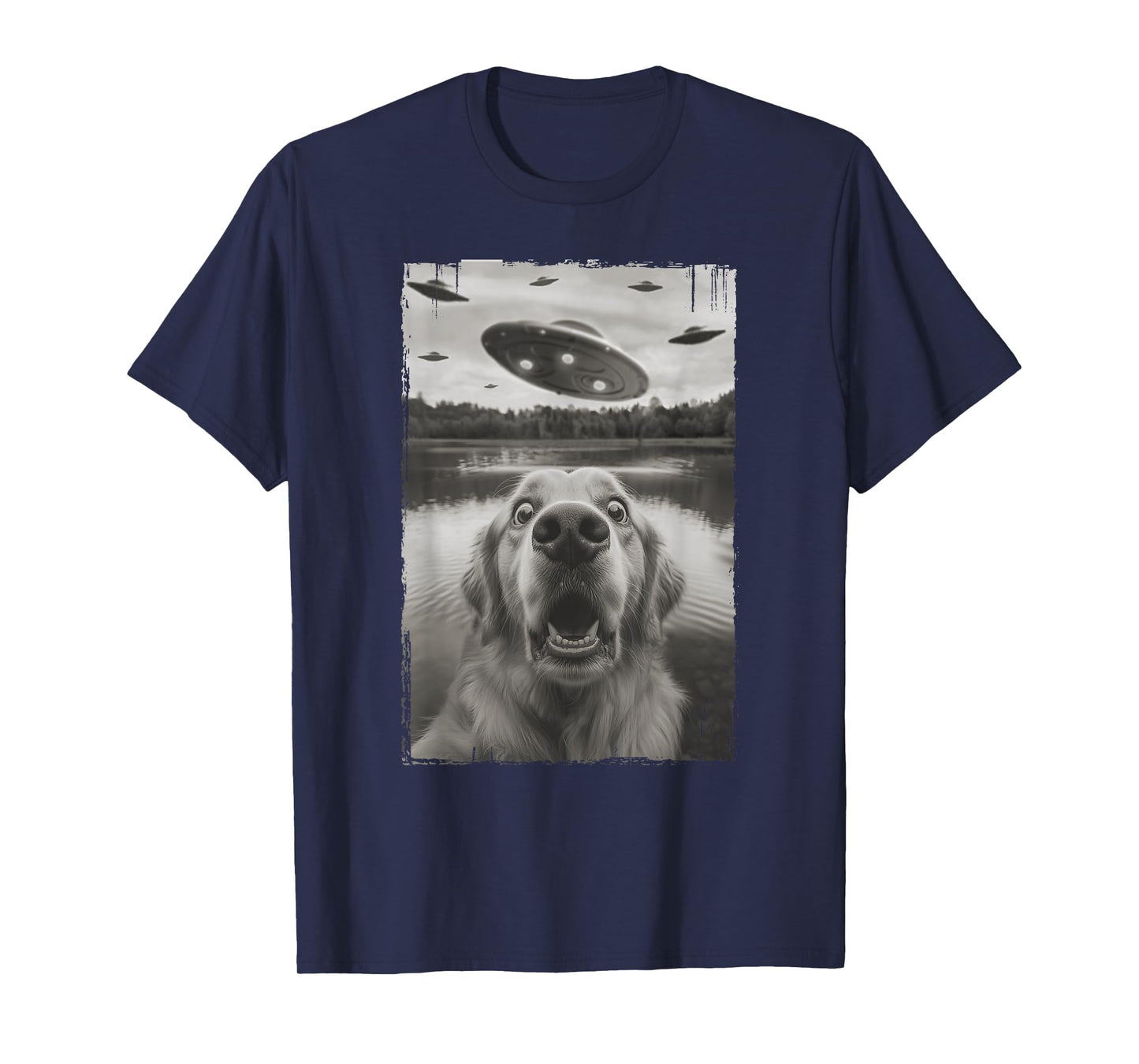 Golden Retriever Selfie with UFO - Funny Golden Retriever T-Shirt