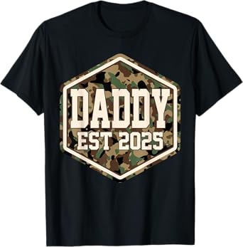 CAMO Daddy Est 2025 Father's Day New Daddy Baby Announcement T-Shirt