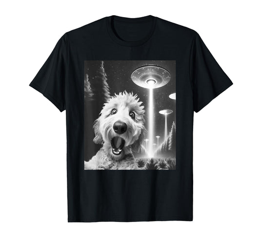 Funny Goldendoodle Alien UFO Taking a Selfie Dog Mom Dad T-Shirt