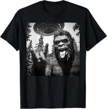 Bigfoot Rock On Selfie With UFO Alien Gifts Men Women Kid T-Shirt