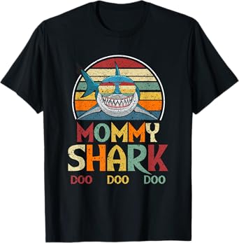 Retro Vintage Mommy Shark Mom Gift T-Shirt