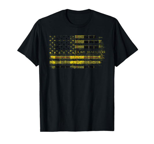 Clan MacLeod of Lewis Scottish tartan US flag kilt Scotland T-Shirt