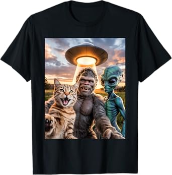 Cat Bigfoot Alien Selfie BFF Funny Photo With UFO Men Women T-Shirt